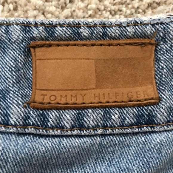 VINTAGE TOMMY HILFIGER SHORTS! - Picture 3 of 4